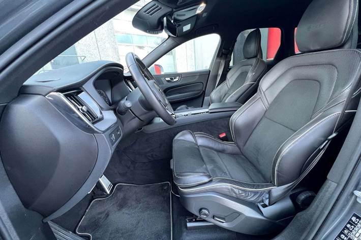 Grå Volvo XC60 fra 2019