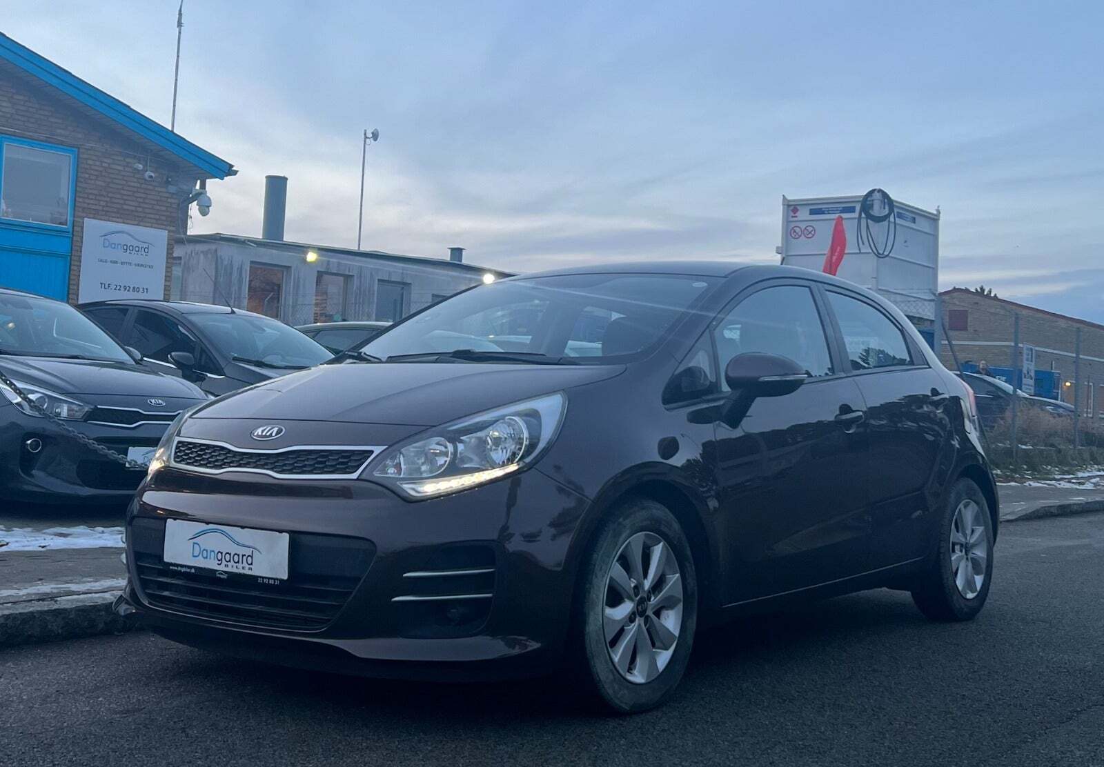 Brun Kia Rio fra 2016