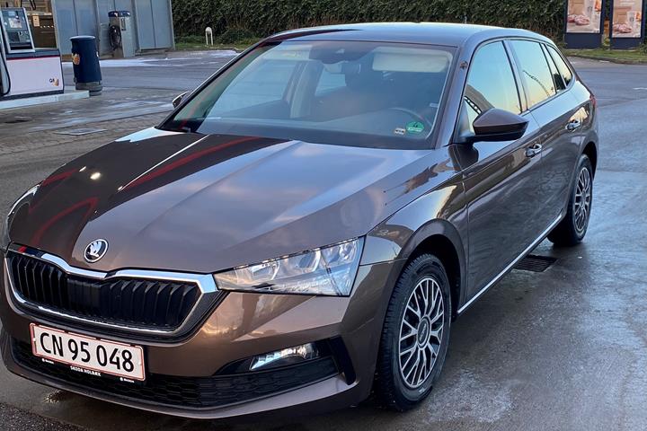 Brun Skoda Scala fra 2019