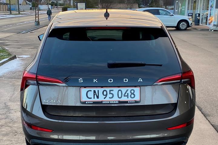 Brun Skoda Scala fra 2019