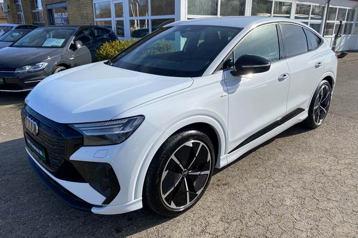 Hvid Audi Q4 e-tron fra 2022 set udefra