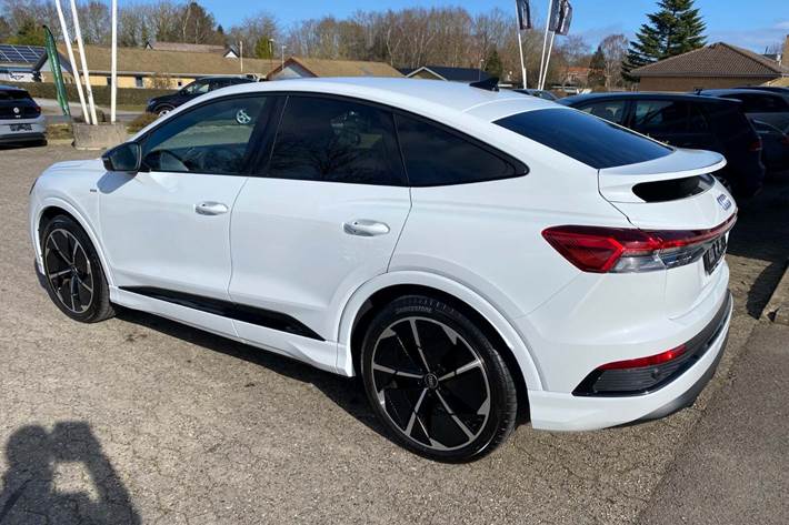 Hvid Audi Q4 e-tron fra 2022