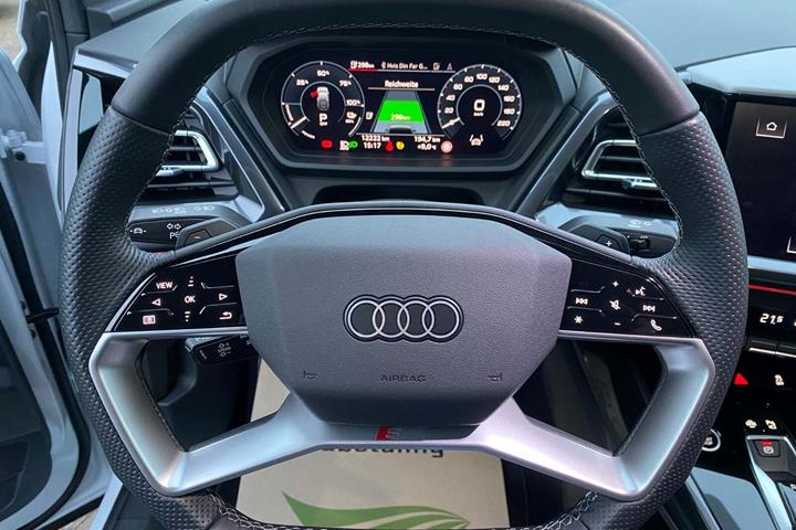 Hvid Audi Q4 e-tron fra 2022