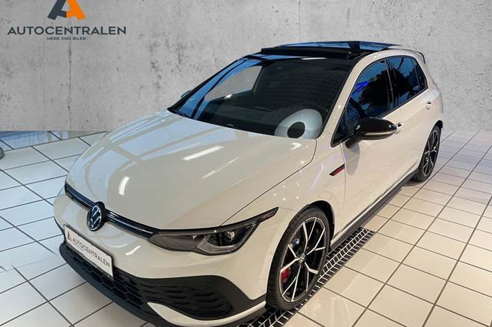 Hvid VW Golf VIII fra 2024