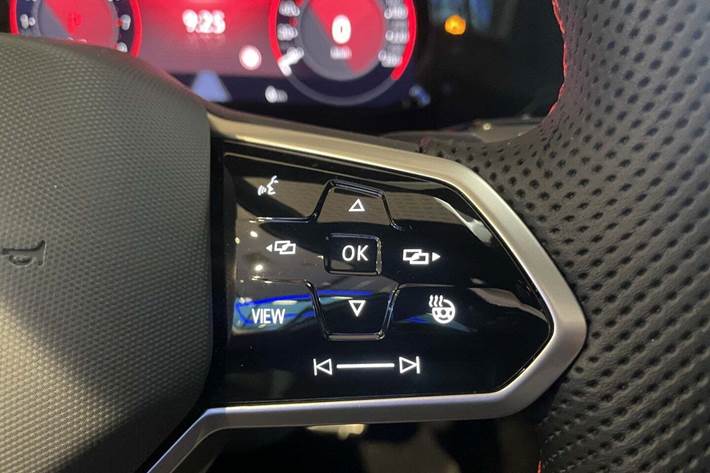 Hvid VW Golf VIII fra 2024