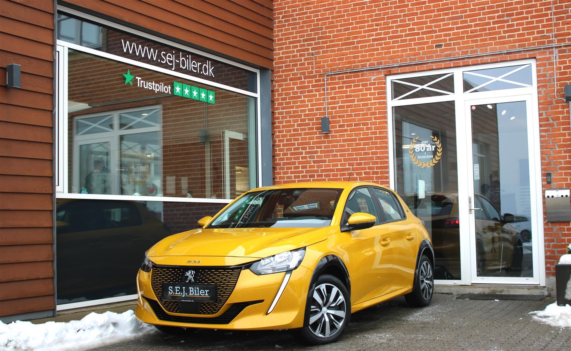 Gul Peugeot e-208 fra 2021