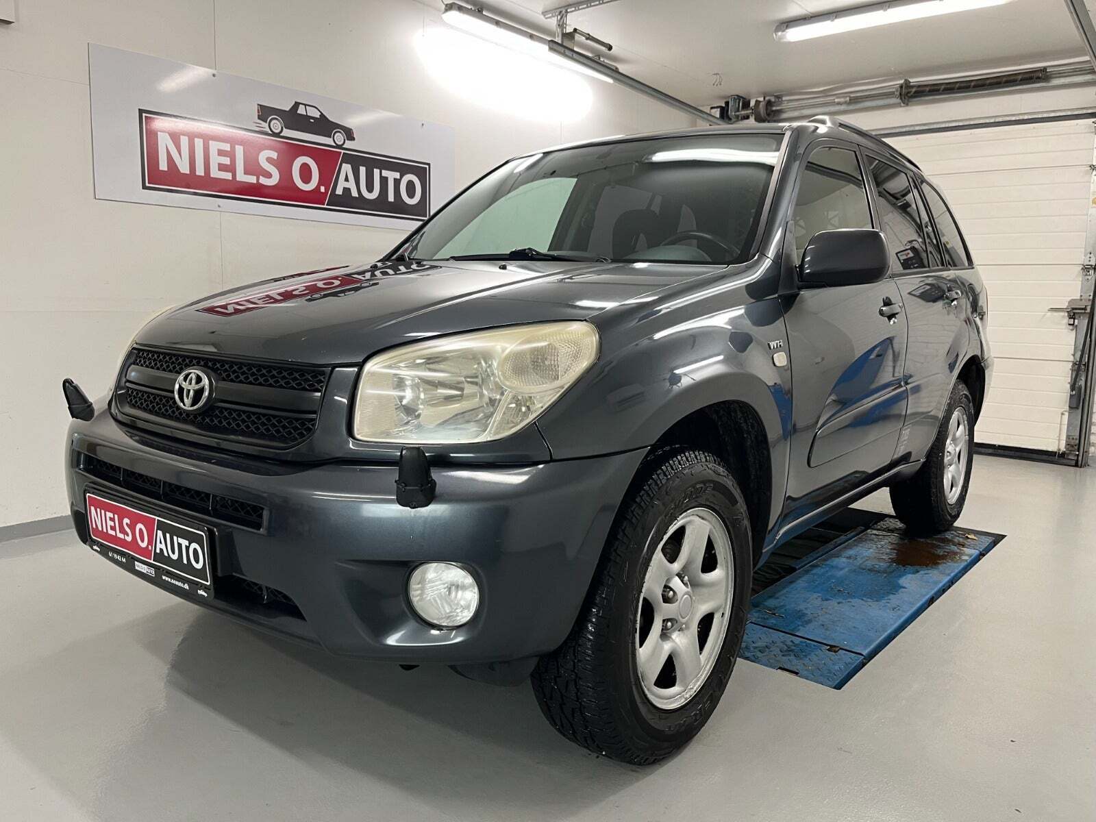 Sort Toyota RAV4 fra 2005