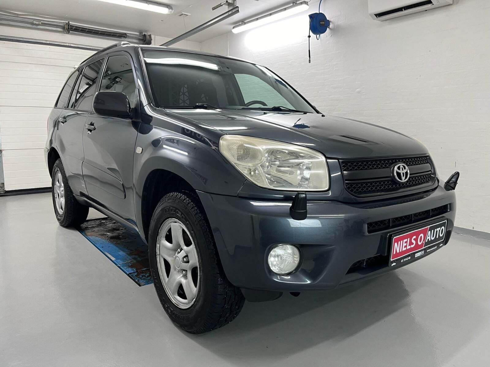 Sort Toyota RAV4 fra 2005