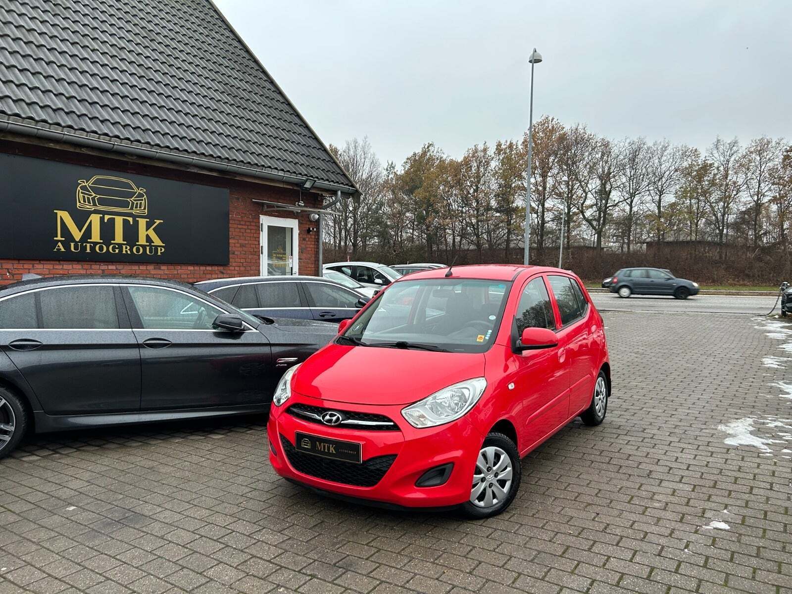 Rød Hyundai i10 fra 2011