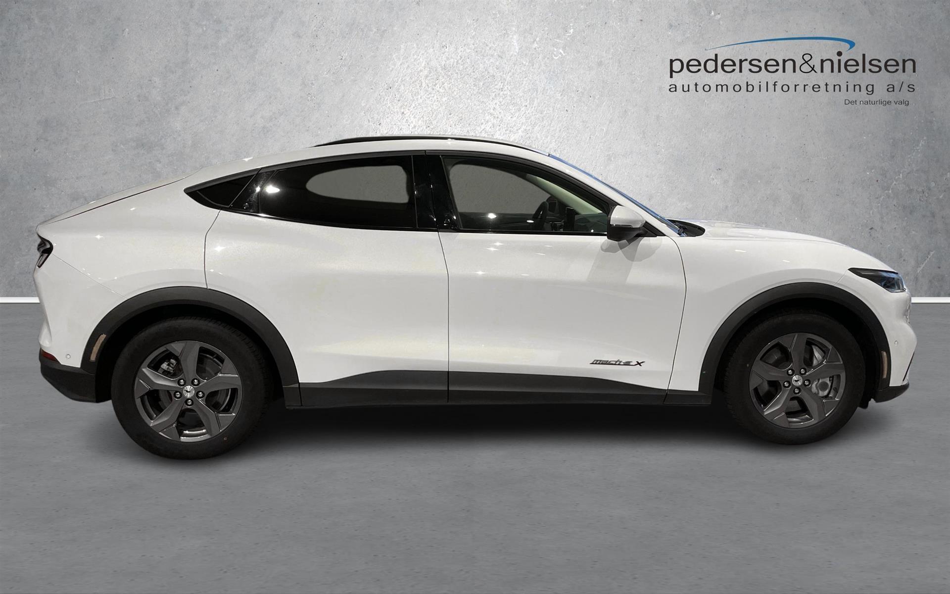 Hvid Ford Mustang Mach-E fra 2022