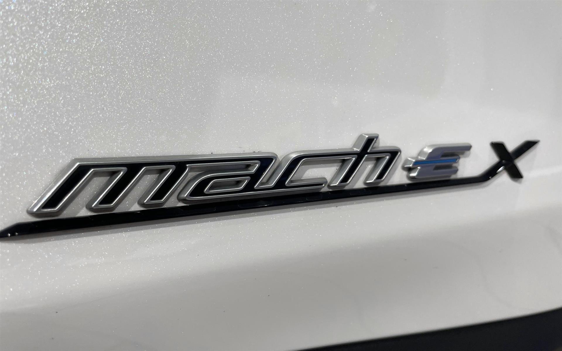 Hvid Ford Mustang Mach-E fra 2022