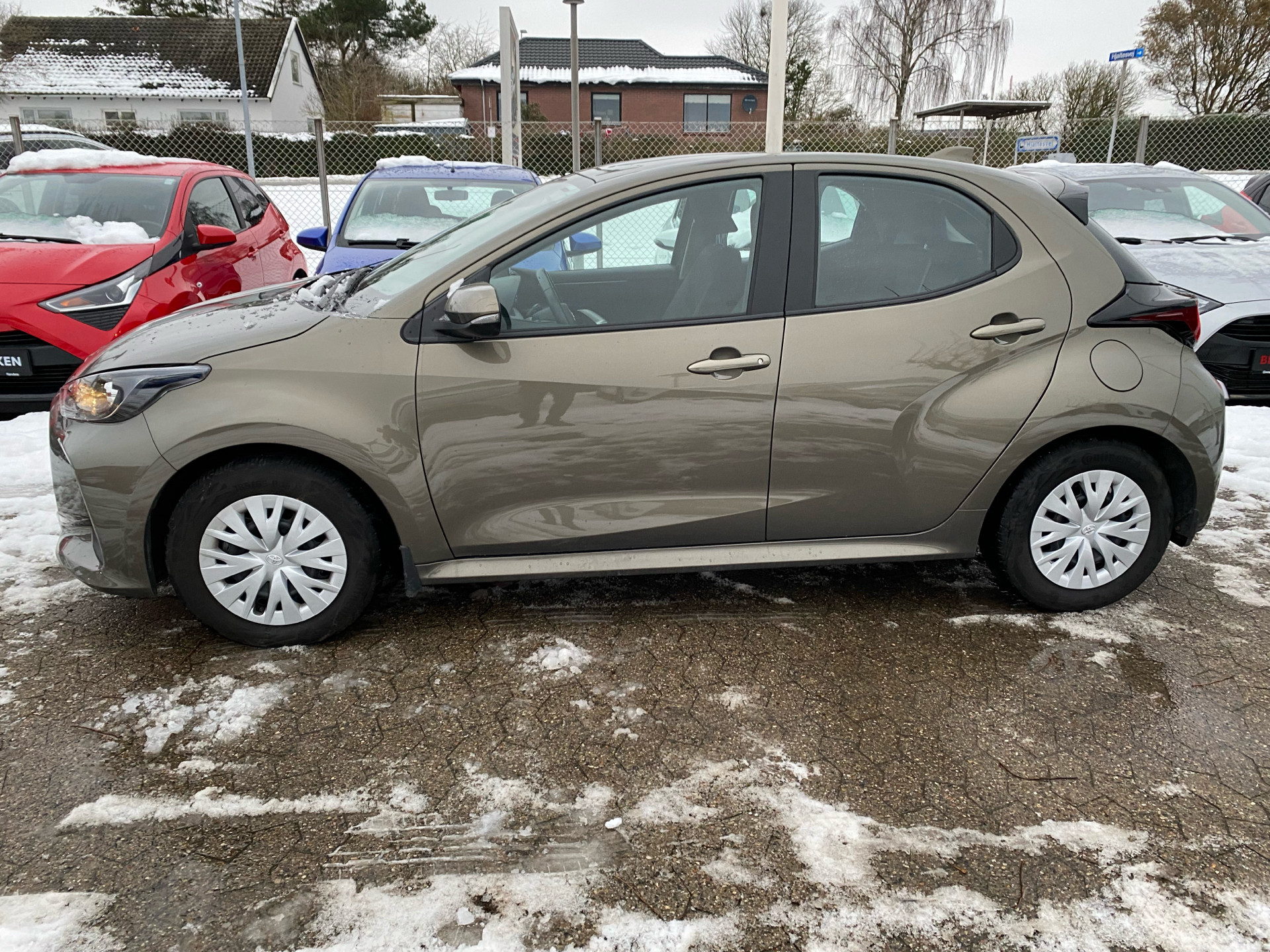 Bronze Toyota Yaris fra 2022