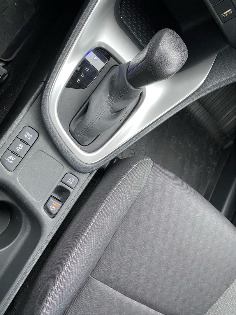 Bronze Toyota Yaris fra 2022