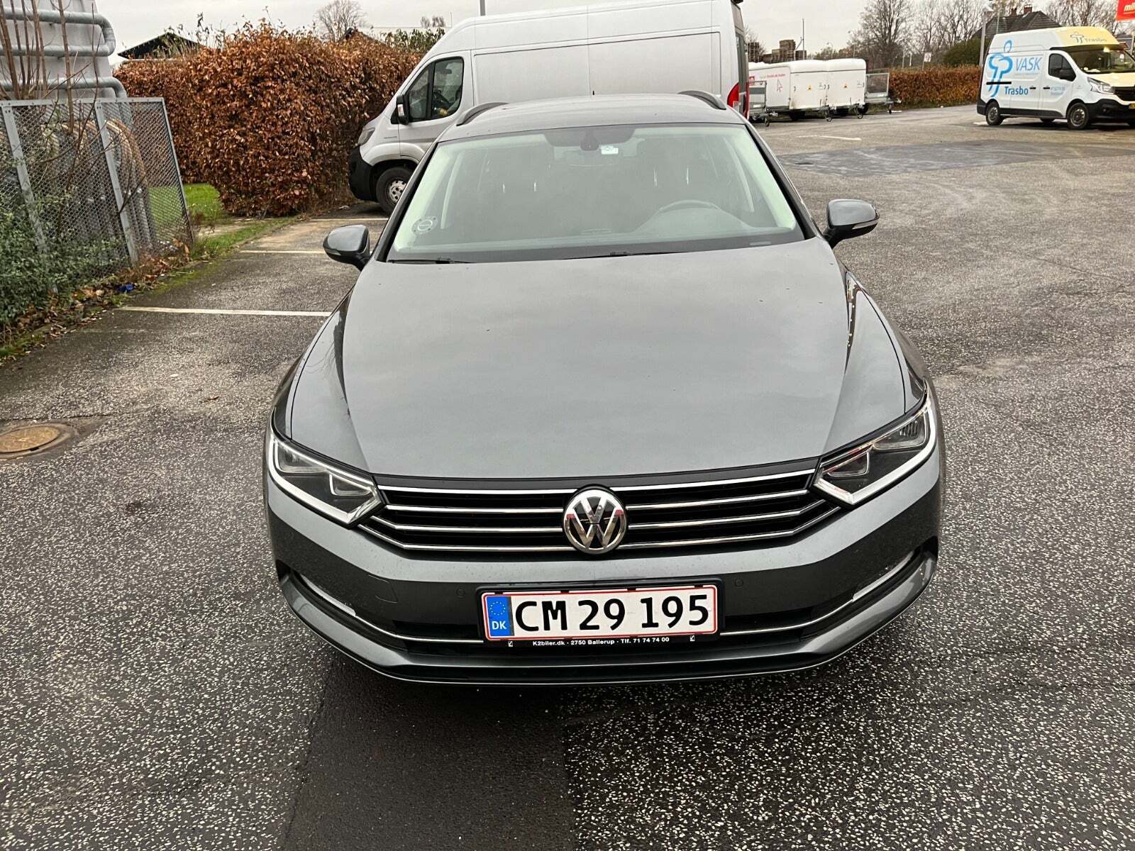 Grå VW Passat fra 2016
