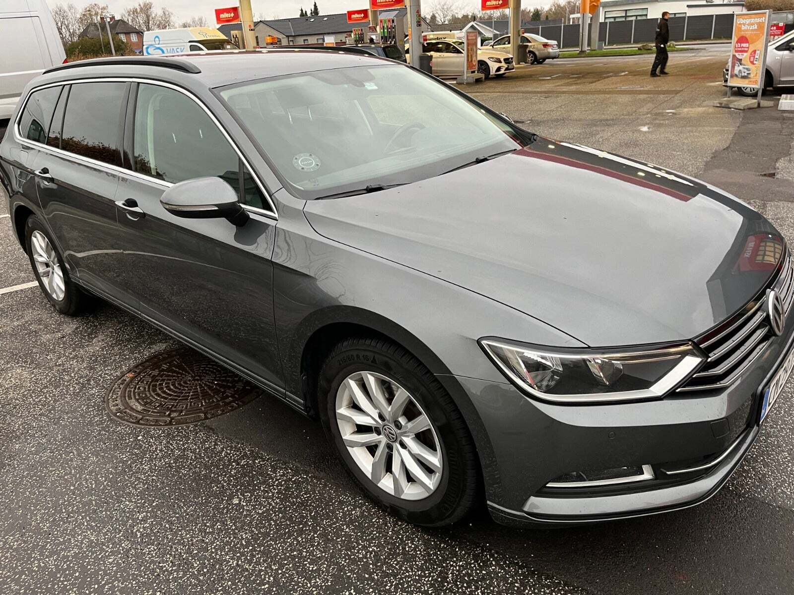 Grå VW Passat fra 2016