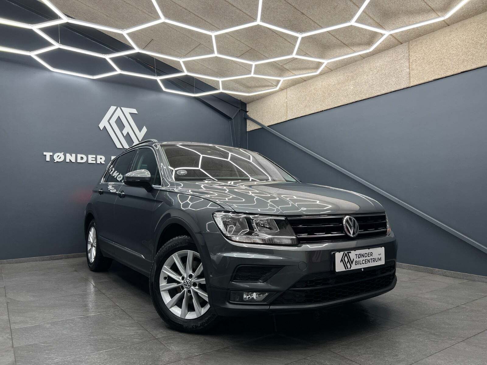 Grå VW Tiguan fra 2018