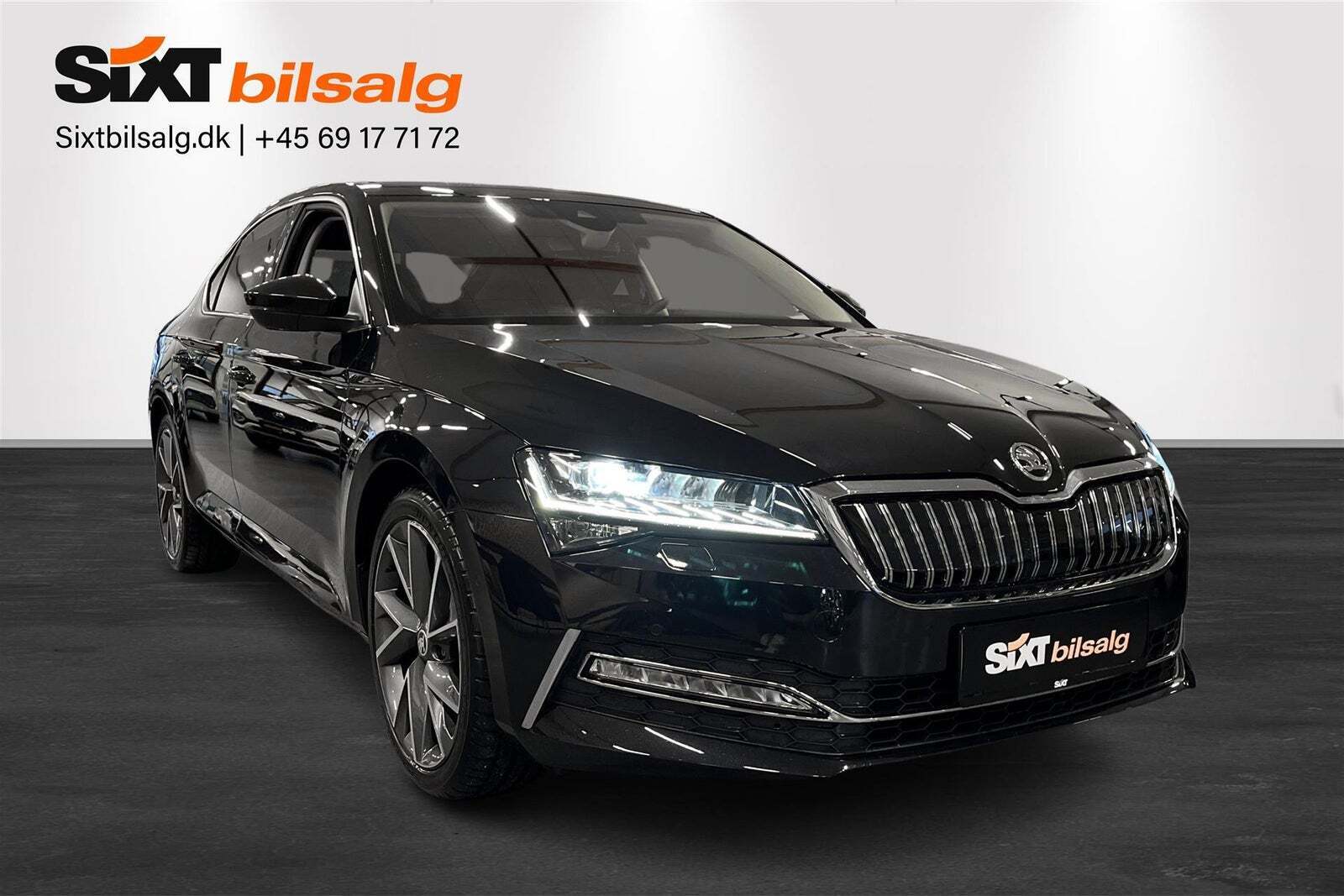 Sort Skoda Superb fra 2020