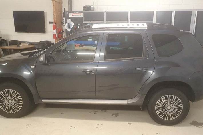 Grå Dacia Duster fra 2014