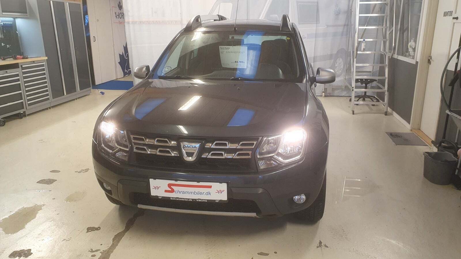Grå Dacia Duster fra 2014
