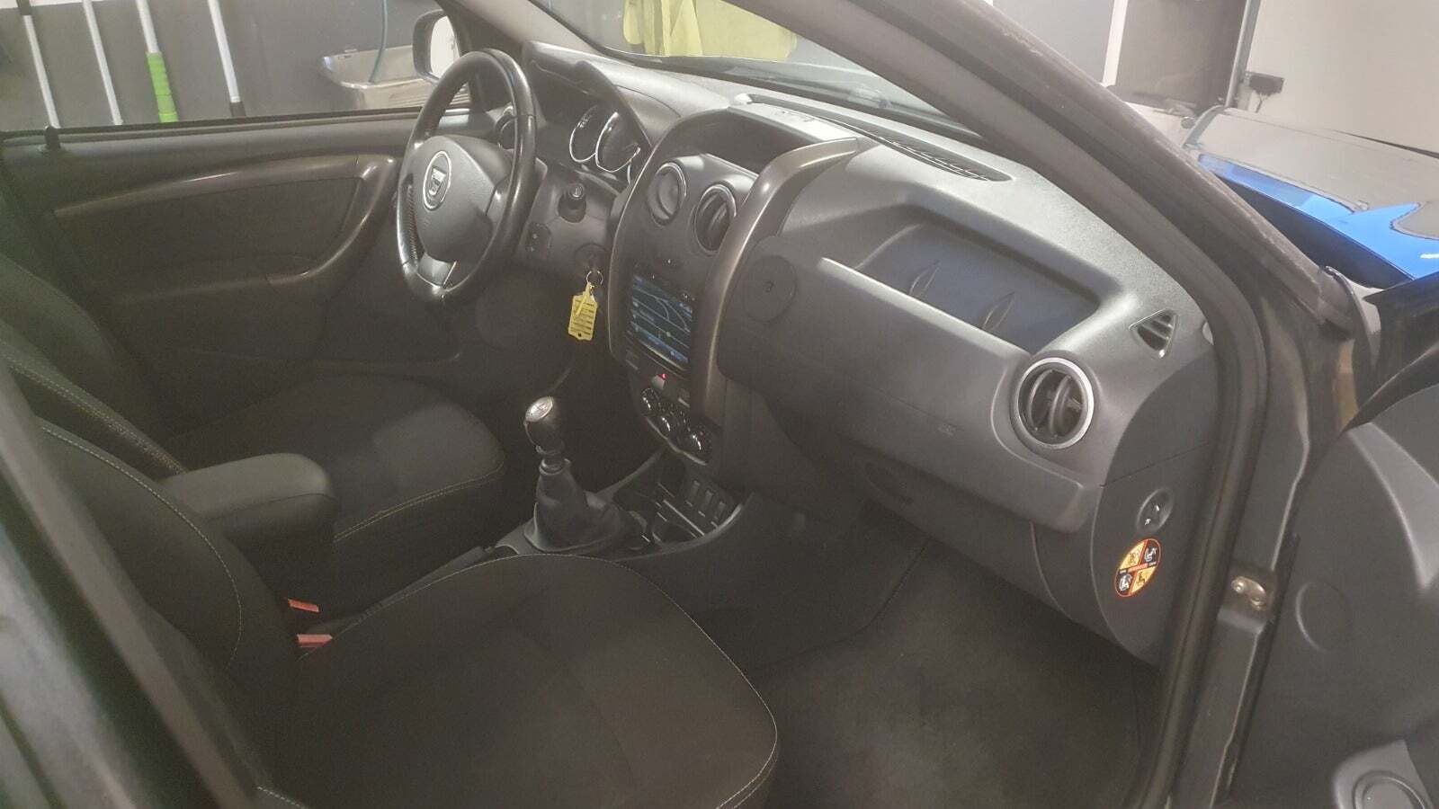 Grå Dacia Duster fra 2014