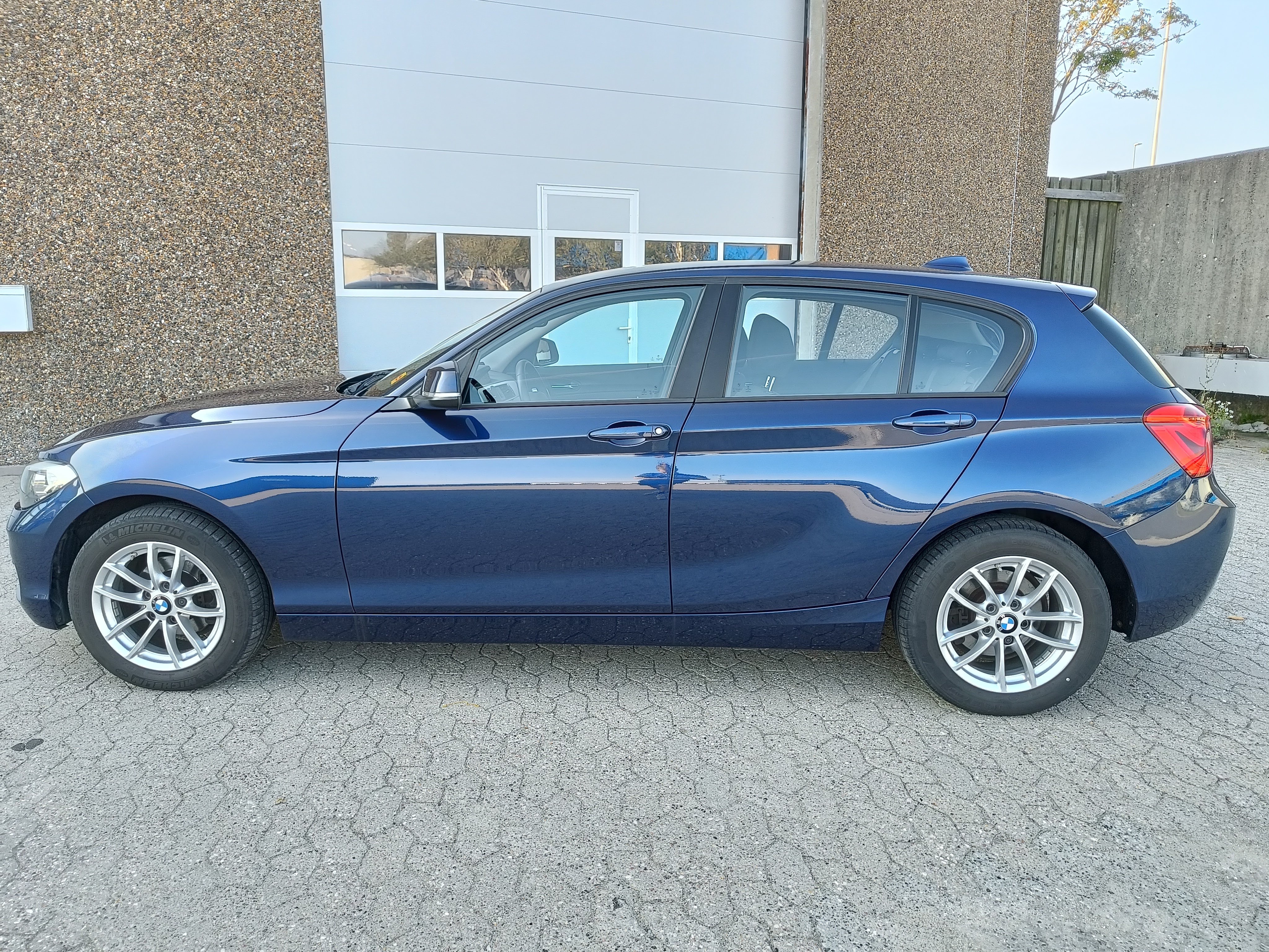 Blå BMW 1-Serie fra 2018