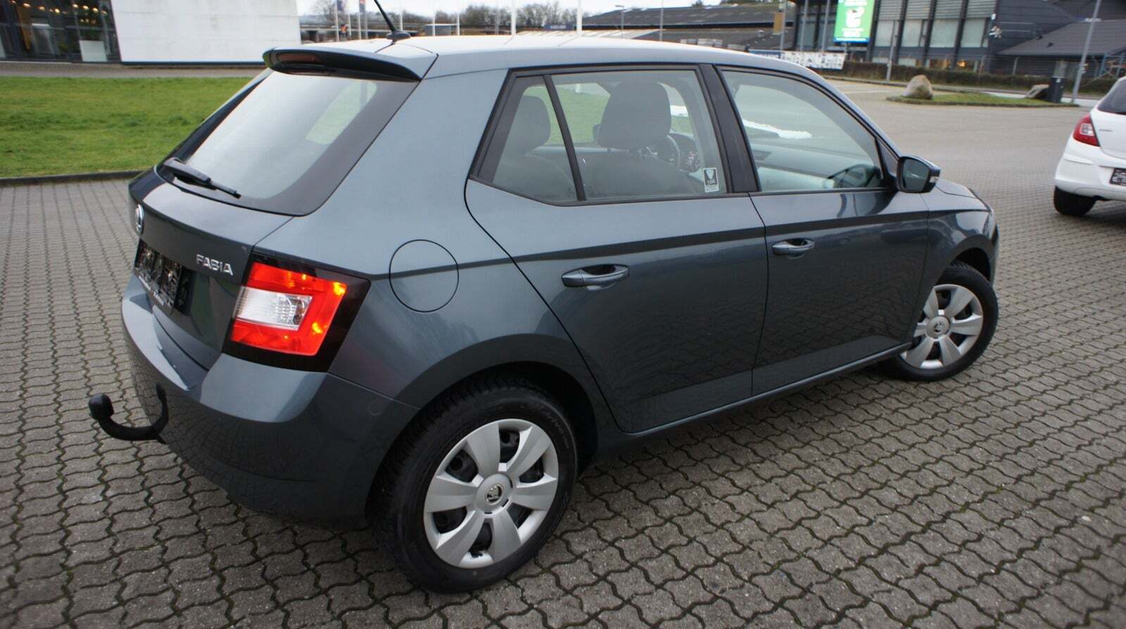 Grå Skoda Fabia fra 2015