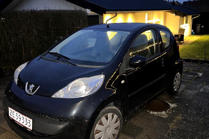 Sort Peugeot 107 fra 2008