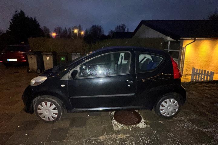 Sort Peugeot 107 fra 2008
