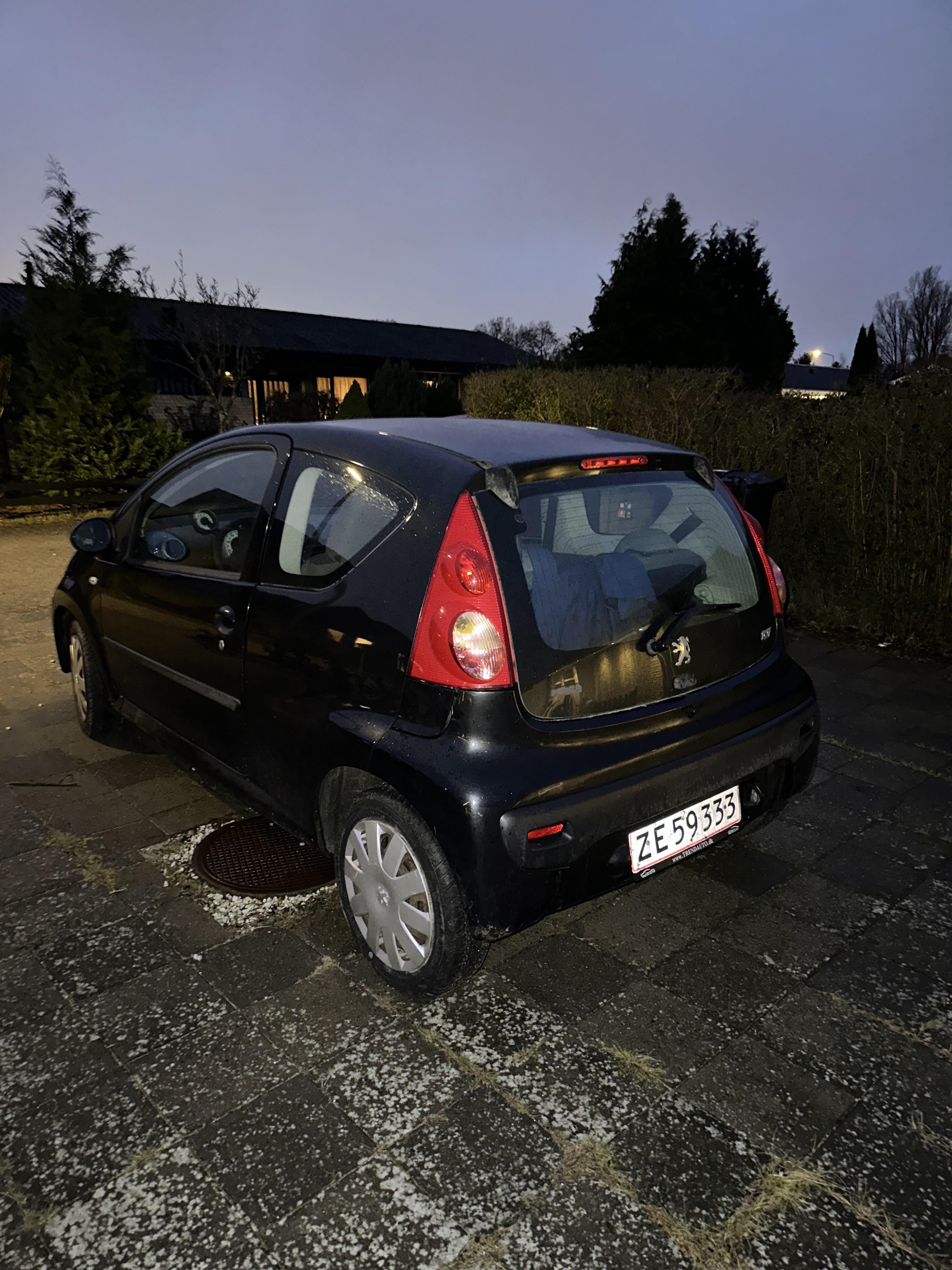 Sort Peugeot 107 fra 2008