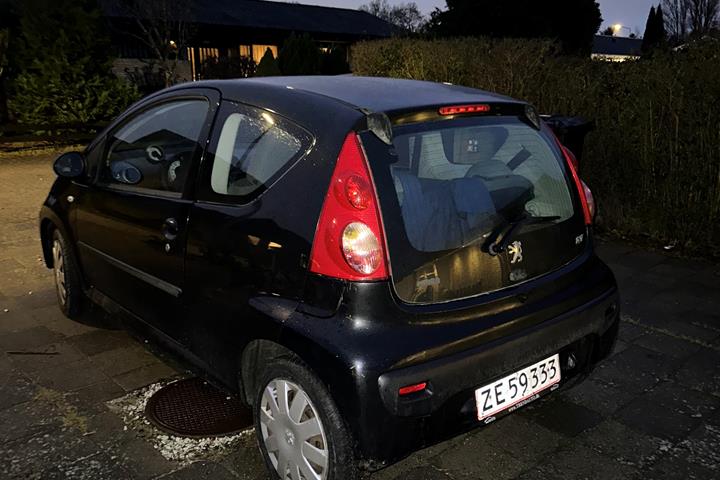 Sort Peugeot 107 fra 2008