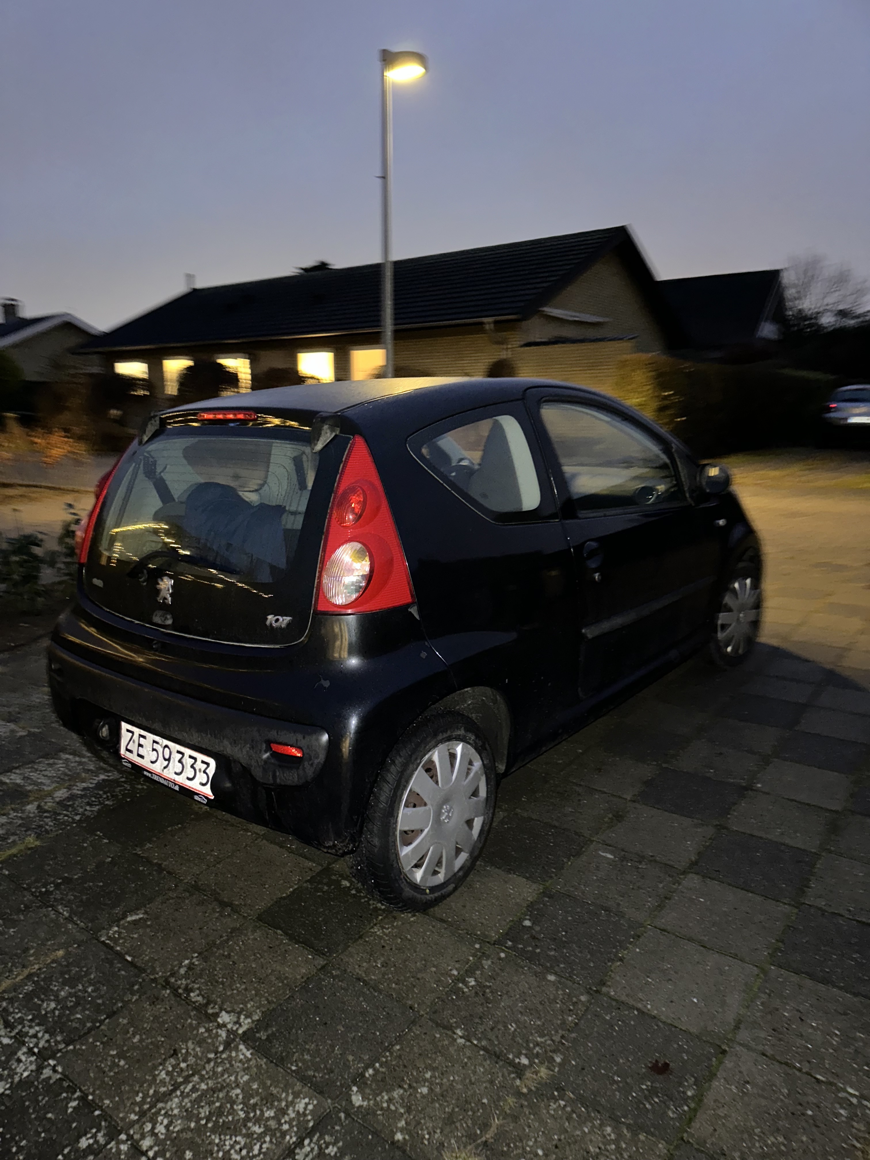 Sort Peugeot 107 fra 2008