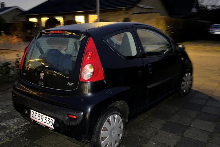 Sort Peugeot 107 fra 2008
