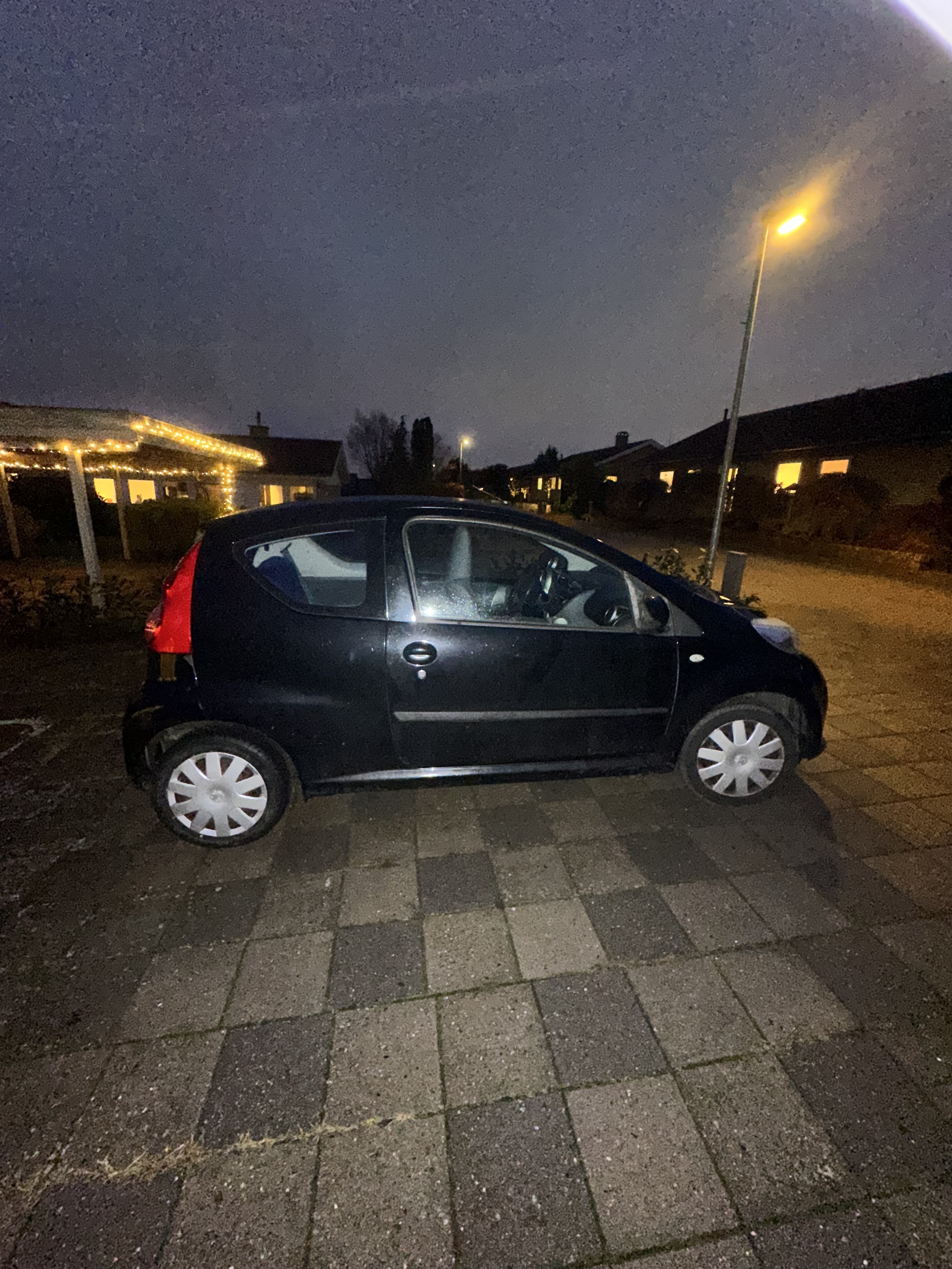 Sort Peugeot 107 fra 2008