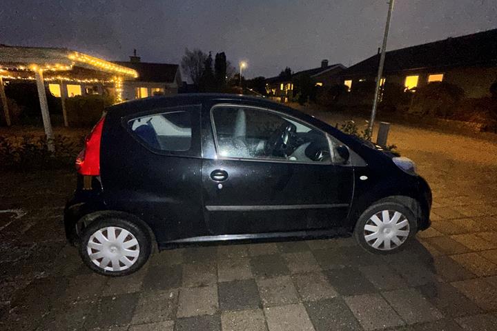 Sort Peugeot 107 fra 2008