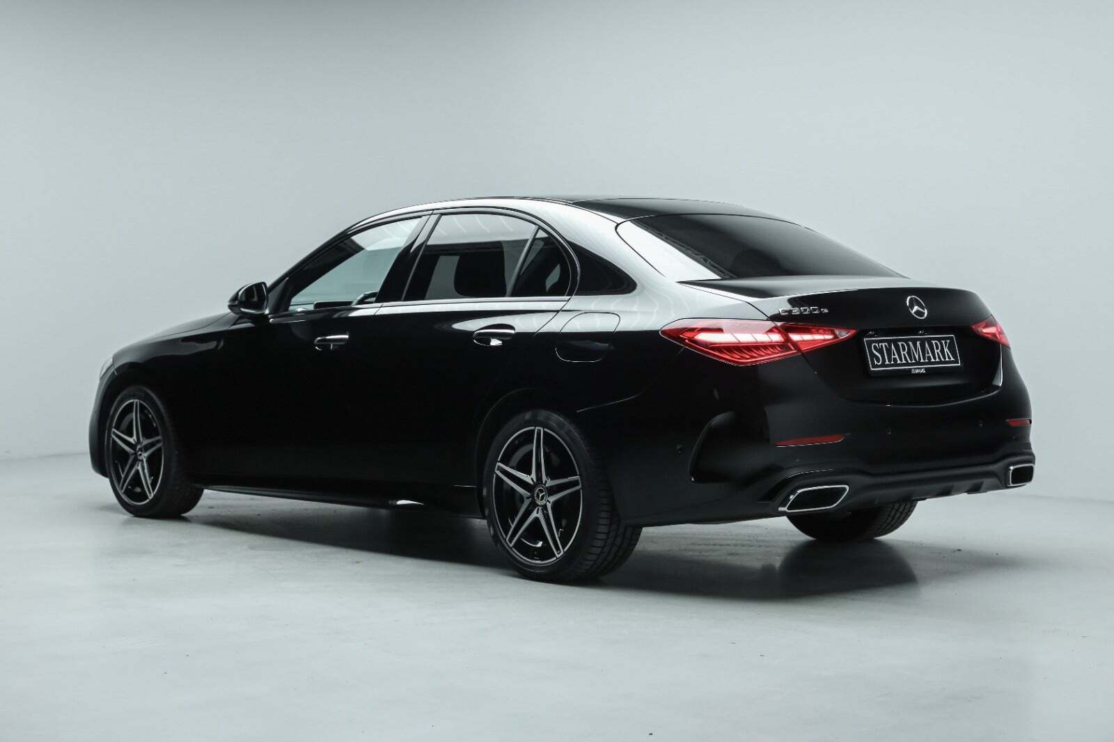 Sort Mercedes C300 e fra 2023