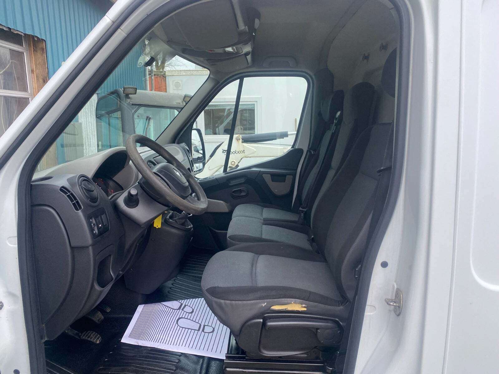 Hvid Renault Master III T35 fra 2017 set indefra