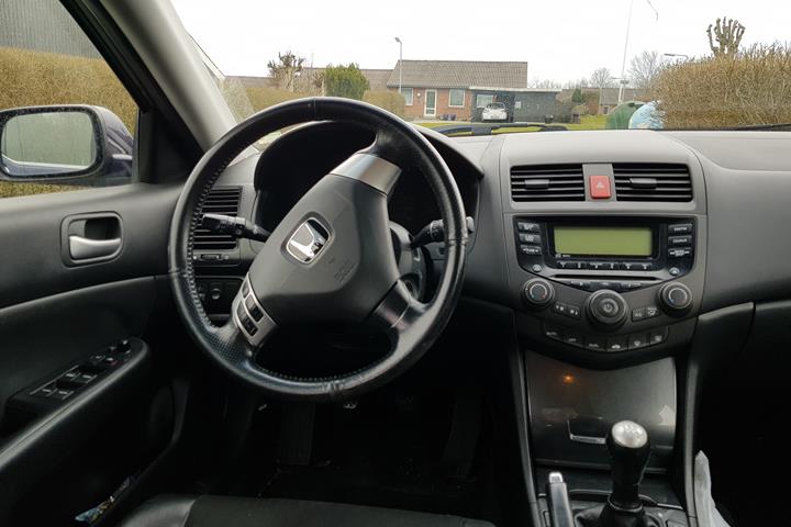 Blå Honda Accord fra 2004