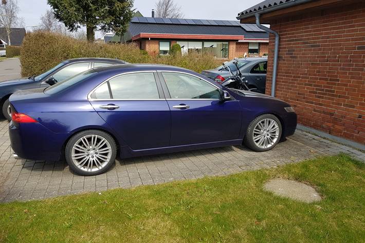 Blå Honda Accord fra 2004