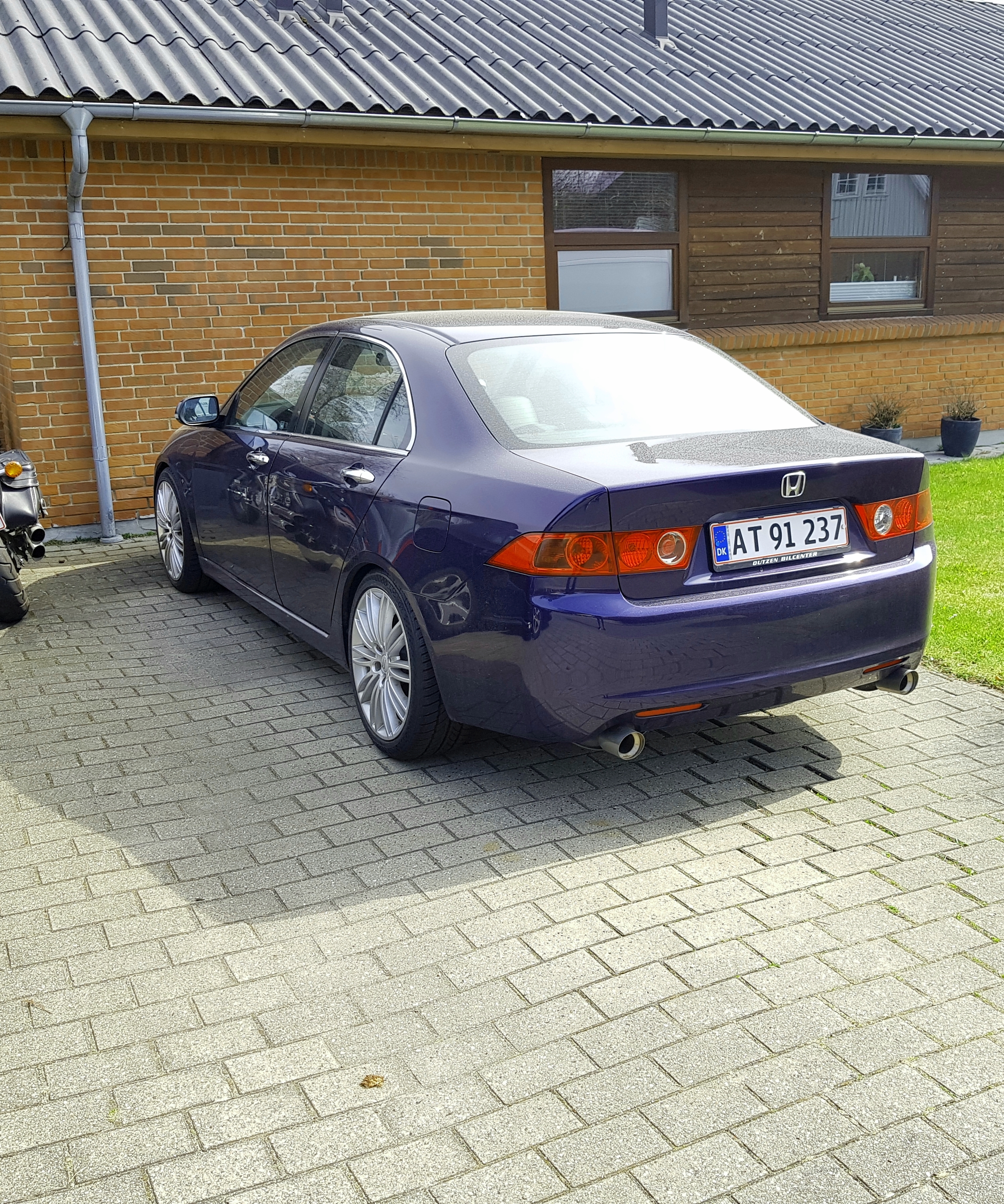 Blå Honda Accord fra 2004