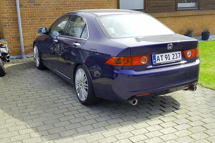 Blå Honda Accord fra 2004