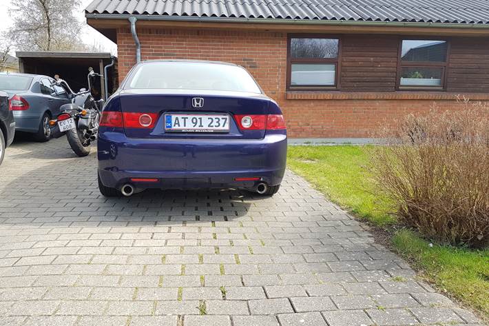 Blå Honda Accord fra 2004