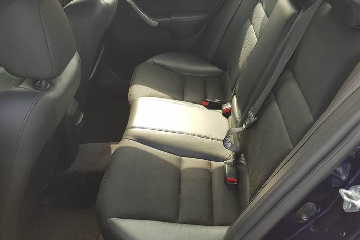 Blå Honda Accord fra 2004