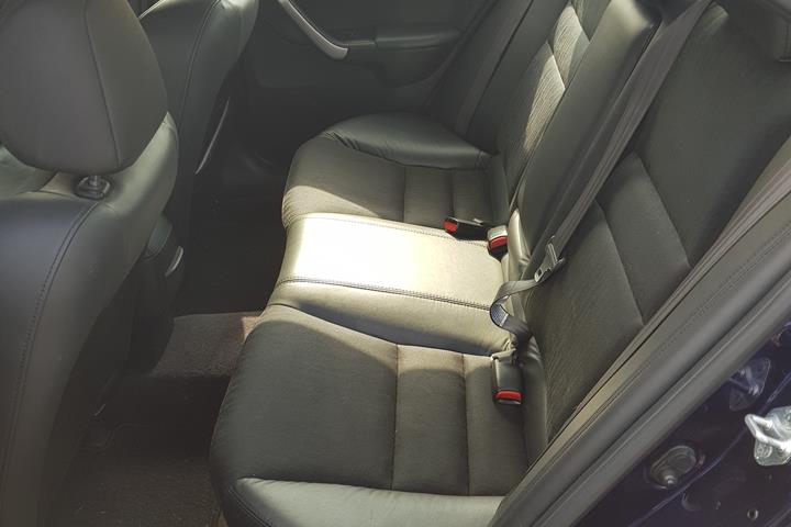 Blå Honda Accord fra 2004