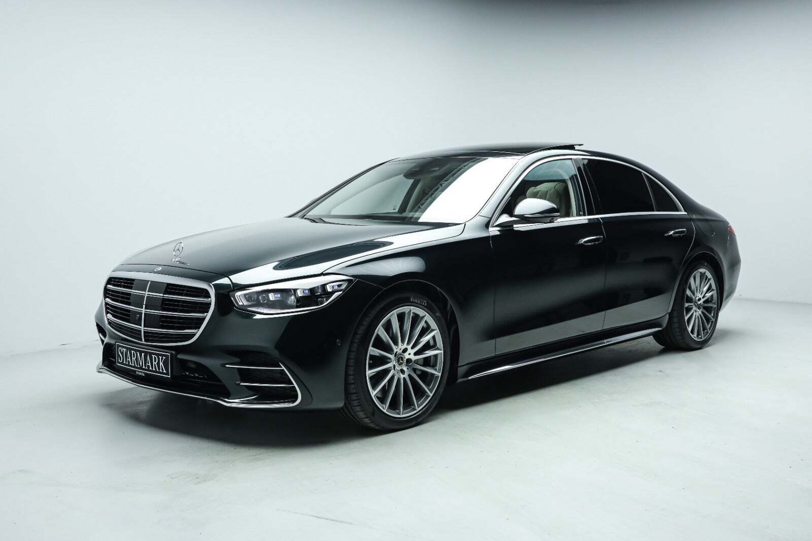 Grøn Mercedes S580 e fra 2023