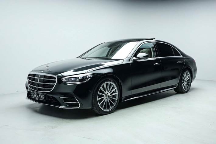 Grøn Mercedes S580 e fra 2023