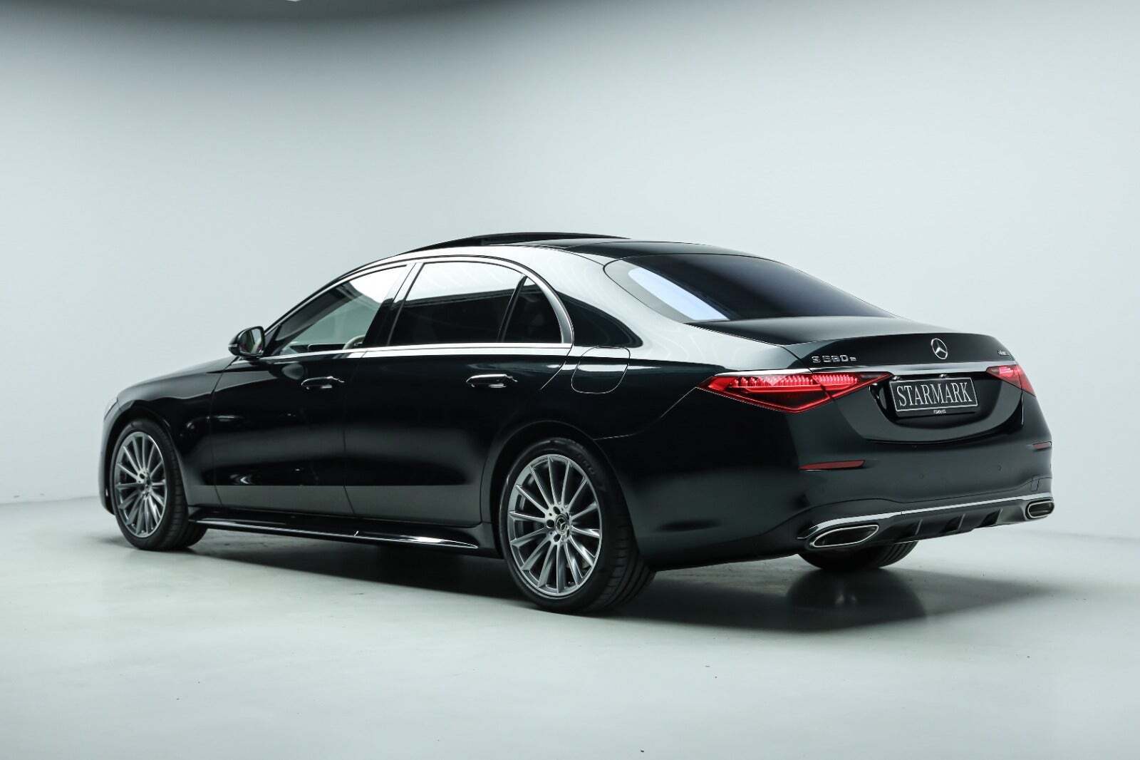 Grøn Mercedes S580 e fra 2023