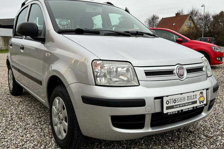 Sølv Fiat Panda fra 2011