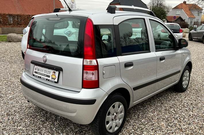 Sølv Fiat Panda fra 2011