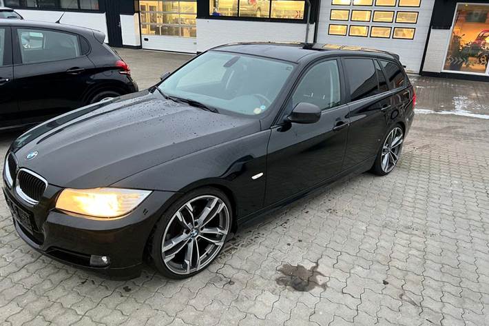 Sort BMW 316d fra 2012