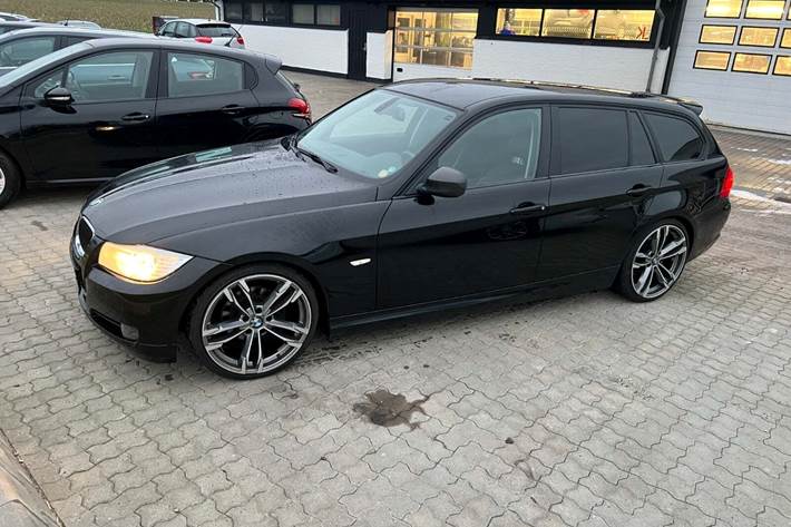 Sort BMW 316d fra 2012